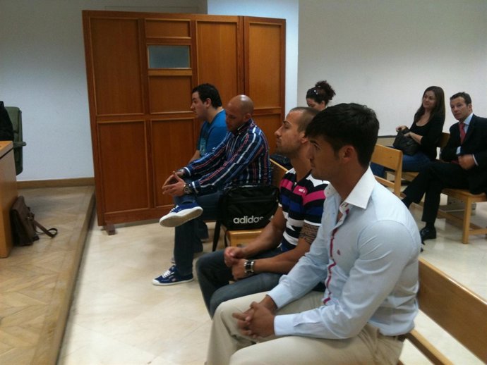 Juicio En Granada Contra Dos Jóvenes Famosos Acusados De Abusos Sexuales