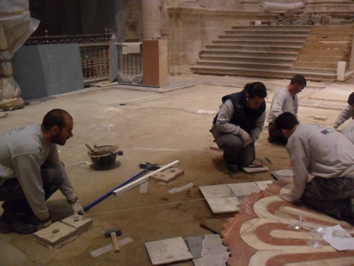 Labores De Restauración En La Solería.