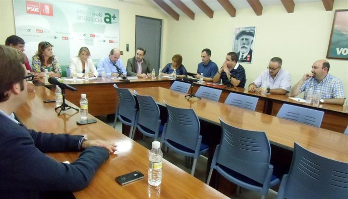 Rodríguez-Piñero, Junto A Dirigentes Del PSOE De Jaén, Empresarios Y Sindicatos.