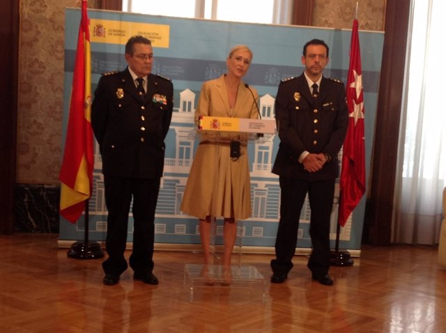 La Delegada Del Gobierno, Con El Jefe De La Policía De Madrid A La Izqda