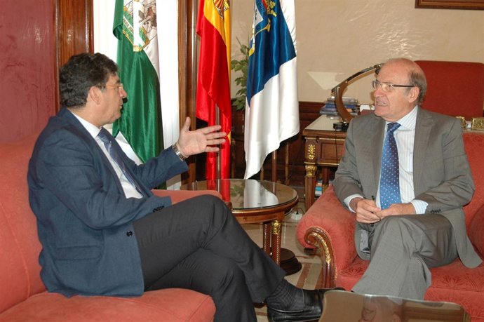 El Vicepresidente De La Junta, Diego Valderas, Con El Alcalde De Huelva. 
