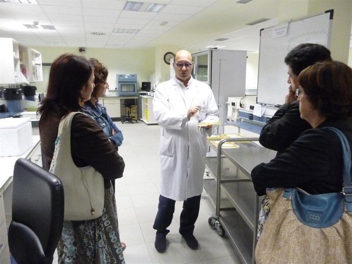 Visita De Parlamentarios Navarros Al Centro Vasco De Transfusión.