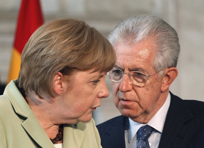 Angela Merkel Y Mario Monti Hablando