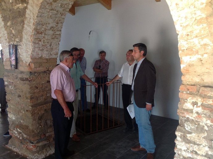 Lorite (Dcha.) En El Centro De Visitantes De El Guijo