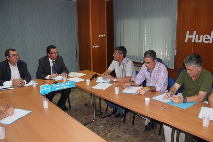 El Presidente Provincial Del PP,  Manuel Andrés González, Con Sindicatos Médicos