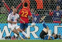 Fútbol/Selección.- España y el recuerdo de las eliminaciones en la Eurocopa de 2000 y el Mundial de 2006 