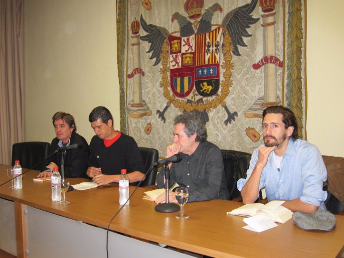 Acto Con Miguel Ríos, Luis García Montero Y Juan Diego Botto