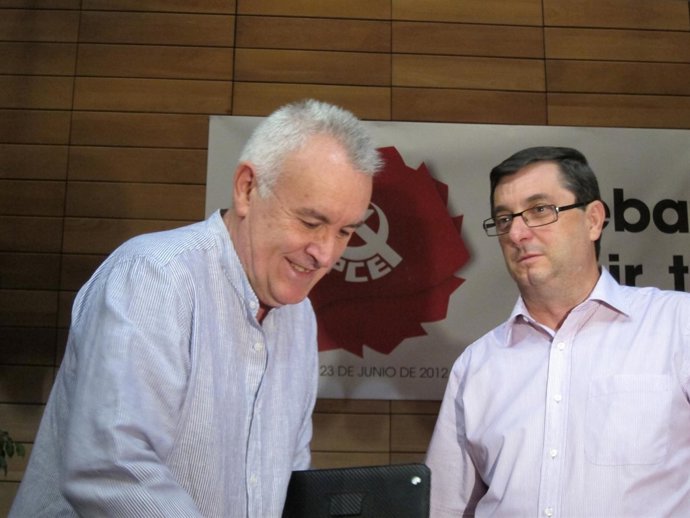 Los Diputados De IU Cayo Lara Y José Luis Centella