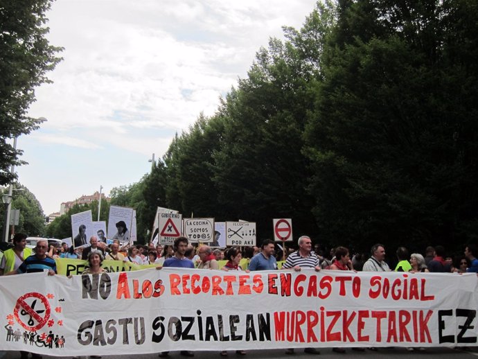 Manifestación De Iniciativa Social Contra Los Recortes En Navarra.