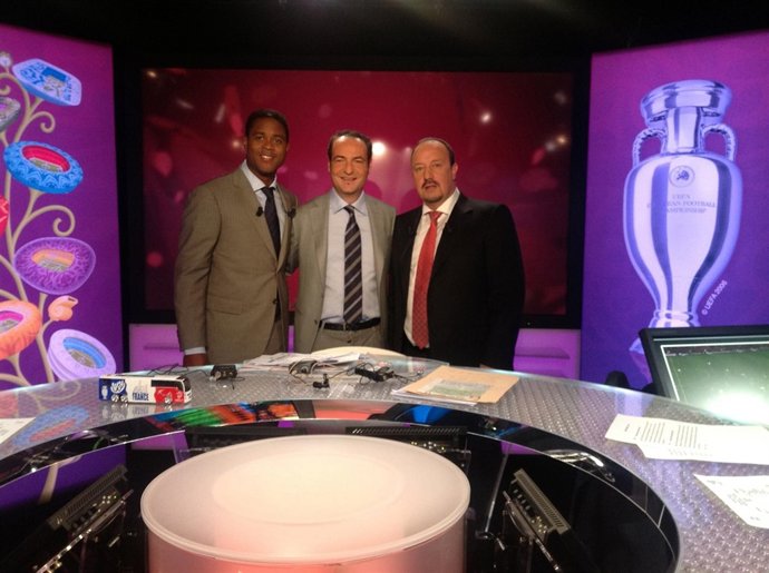Patrick Kluivert Y Rafa Benítez Ejercen De Comentaristas En La Eurocopa