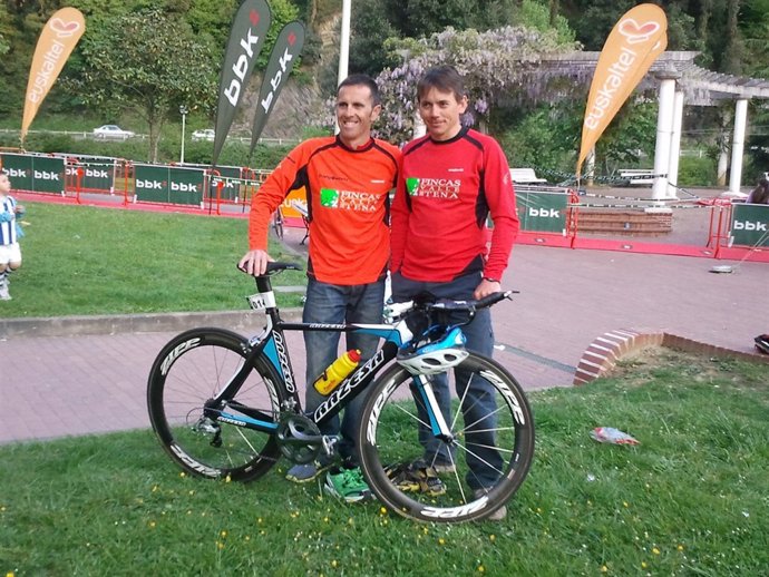 Los Triatletas Del Club Mayencos,  'Api' Y Kike Navas