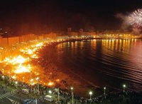 El 061 atendió a 77 personas durante la noche de San Juán por intoxicaciones, quemaduras y accidentes de tráfico