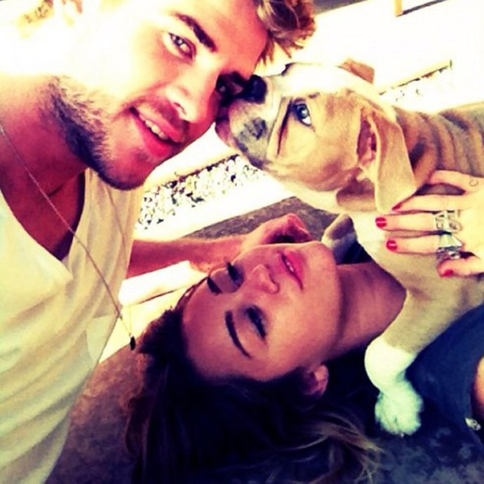 Miley Cyrus y Liam Hemsworth en Twitter