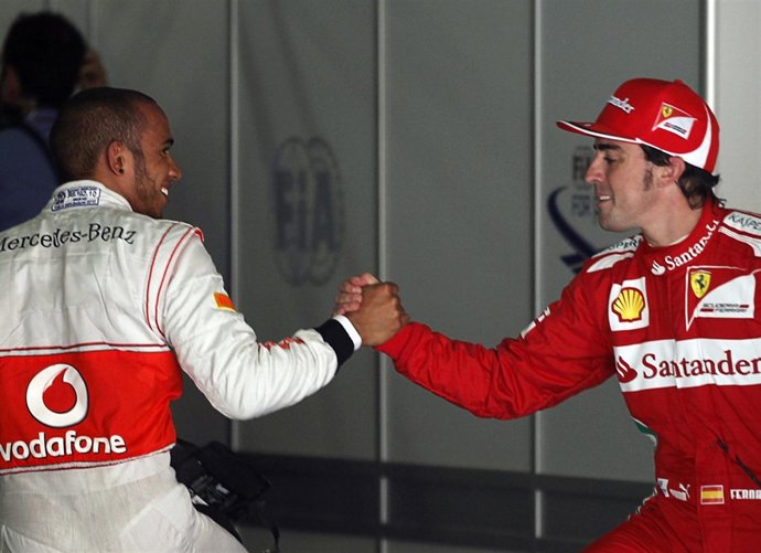 Hamilton Saluda A Alonso Tras La Calificación
