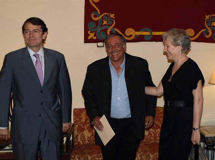 Mañueco, Octavi Centelles Y Carmen Negrín, 