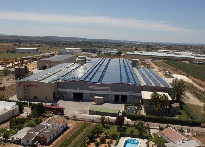 Parques Solares De Navarra Engancha Un Tejado Solar.