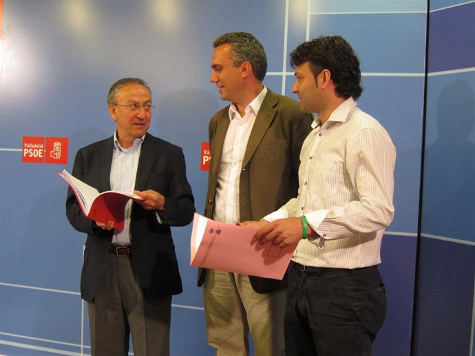 Los Socialistas Emilio Álvarez, Javier Izquierdo Y José Antonio González