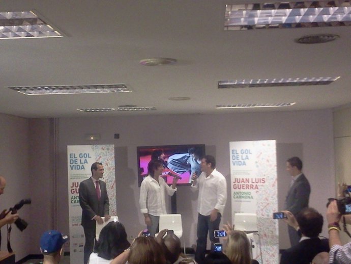 Un Momento De La Presentación