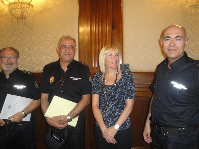 La Subdelegada Del Gobierno En Lleida, Inma Manso, Y Mandos Policiales