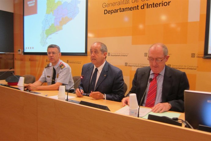 Miquel Esquius (Mossos), El Conseller Felip Puig Y Joan Aregio (SCT) 