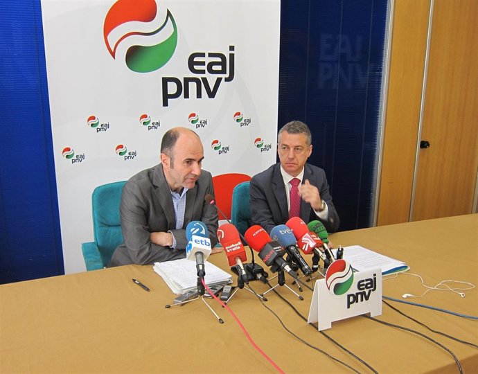 Manu Ayerdi (I) E Íñigo Urkullu.