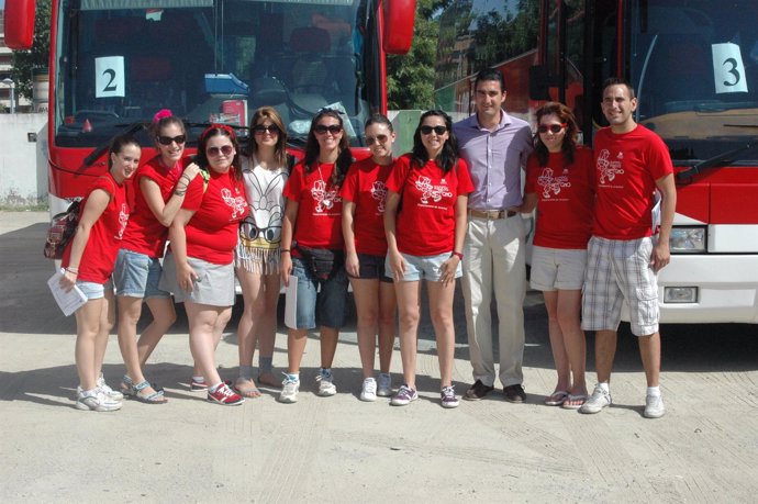 Grupo De Jóvenes Que Van Al Campamento