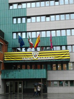 Bandera Gualdinegra En El Balcón Del Ayuntamiento