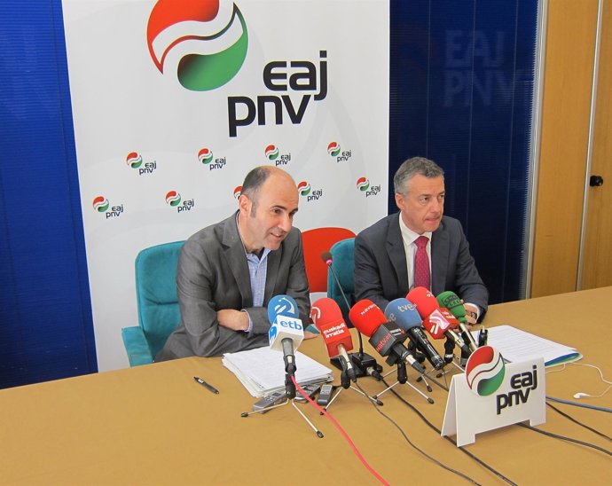 Manu Ayerdi (I) E Íñigo Urkullu.