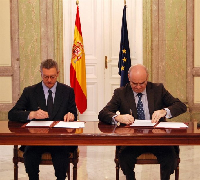 El Ministro Ruiz-Gallardón Y El Decano De Los Registradores Alfonso Candau