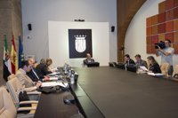 Gobierno de Extremadura tacha de "incorrecto" e "incompleto" el cuadro sobre el sueldo de Monago y altos cargos