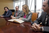 Pastor traslada a Diego su "compromiso" con las infraestructuras y el transporte de Cantabria"