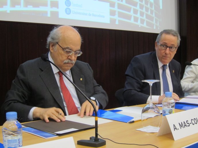 El conseller de Economía, Andreu Mas-Colell, y el rector de la UB, Dídac Ramírez