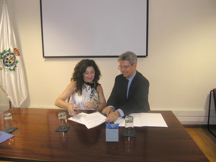 Beatriz Barrera Y Julio Pérez