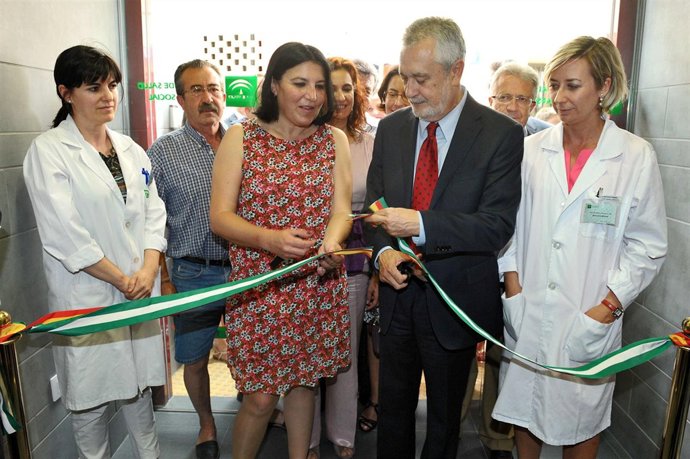 Griñán Corta La Cinta Del Nuevo Centro De Salud De Los Gallardos