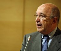 Almunia se "abstiene" de poner nota al primer semestre del Gobierno Rajoy