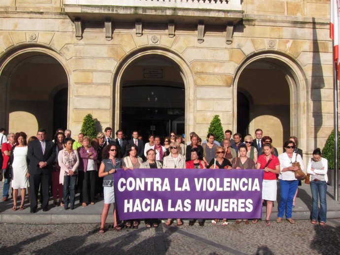 Concentración Contra La Violencia De Género En Gijón