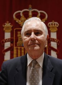 Carlos Dívar se siente víctima de una "persecución" y de una campaña orquestada