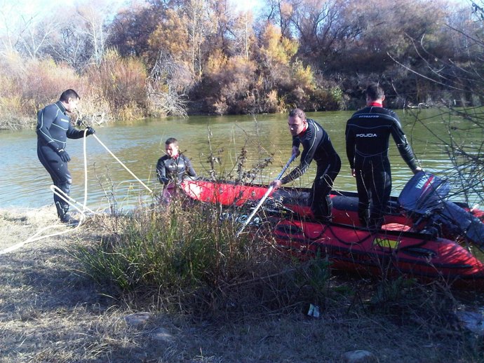 Trabajos En El Río Para Buscar A Ruth Y José