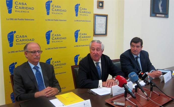 Luis Miralles, Antonio Casanova Y Fernando Giner, Memoria Casa Caridad 2011