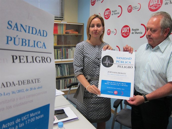 Eugenia Pérez Parra Y Antonio Jiménez Sostienen El Cartel De Las Jornadas