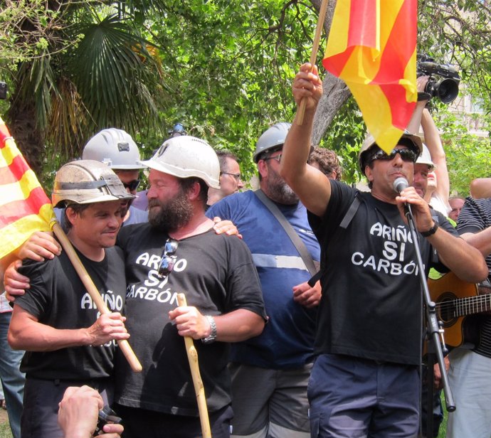 Mineros De La 'Marcha Negra' Tras Llegar A Zaragoza