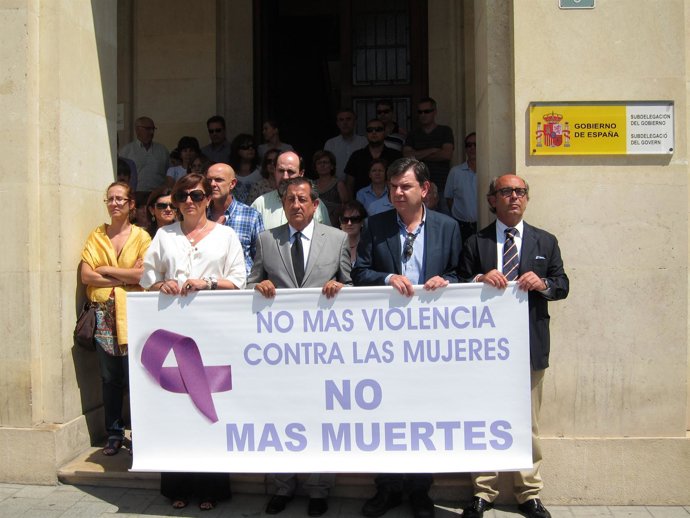 Concentración En La Subdelegación Del Gobierno Contra La Viiolencia Machista