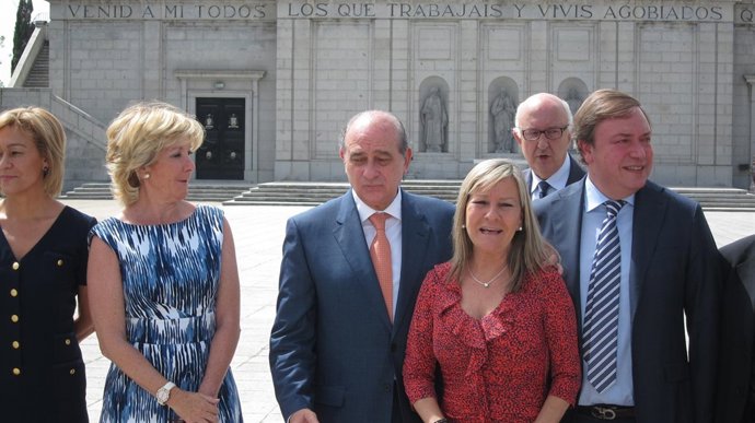 Fernández Díaz Y Esperanza Aguirre En El Cerro De Los Ángeles
