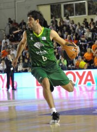 Baloncesto.- El Unicaja retira la camiseta con el dorsal '5' de Berni Rodríguez 