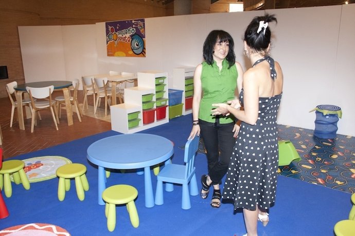 La Diputada De Cultura, Elena Tobar, En La Ludoteca De Las Noches Del Foro. 