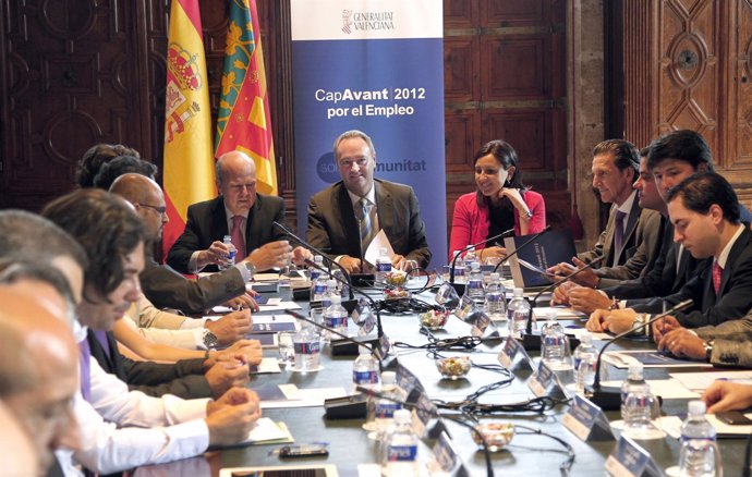 Fabra, Entre Buch Y Català, Durante La Reunión Con 23 Representantes De Pymes.