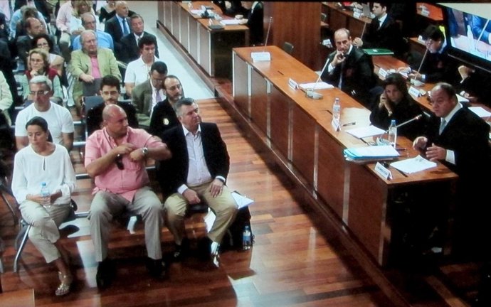 Defensas y acusados en el caso 'Malaya