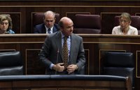 Guindos reta al PSOE a encontrar condiciones macroeconómicas en el rescate