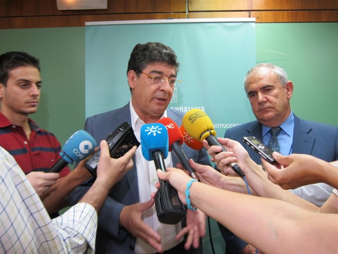 Valderas Atiende A Los Medios