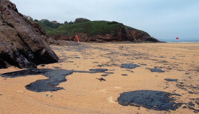 Vertido De Fuel En Carreño